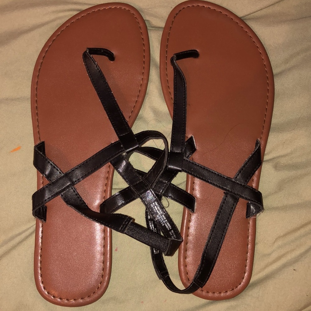 BLACK LEATHER STRAP SANDALS